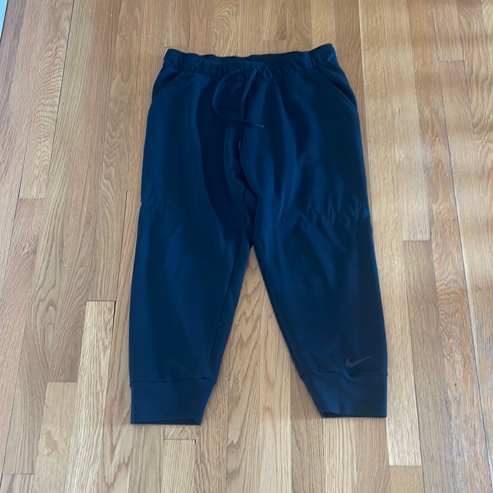 Nike dri fit cropped jogger